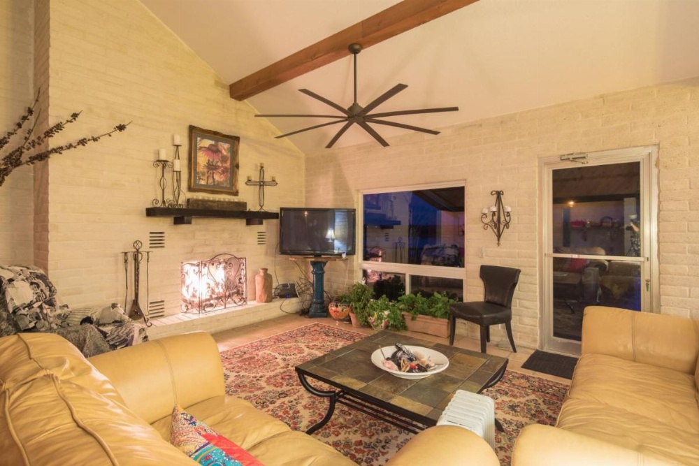 Hacienda Lake Lodge Home Image 16