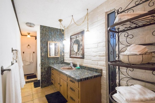 Hacienda Lake Lodge Home image 5